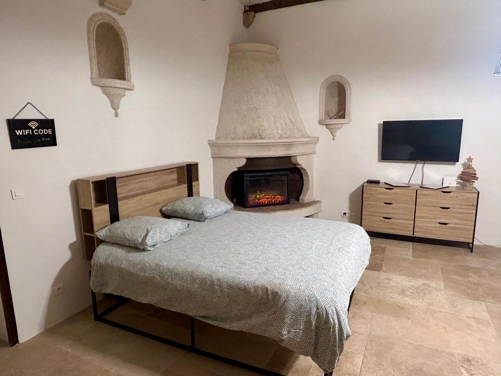 Apartament Notre Dame Des Anges Lurs Zewnętrze zdjęcie