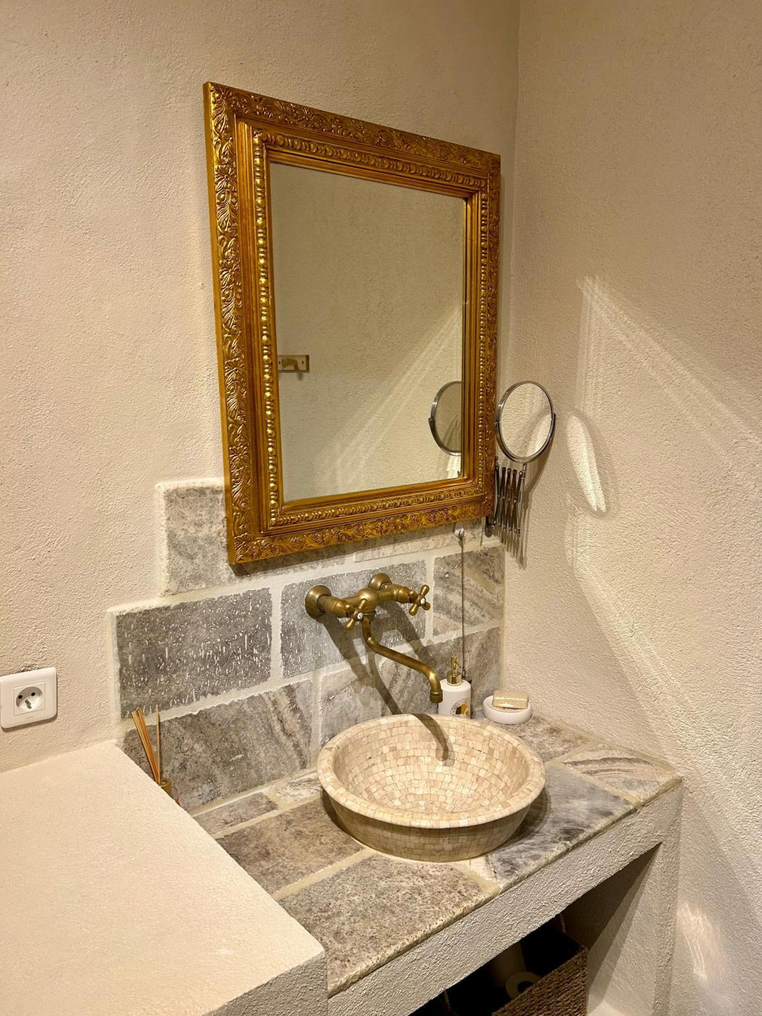 Apartament Notre Dame Des Anges Lurs Zewnętrze zdjęcie